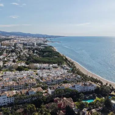 Venta de apartamento en planta media en The Golden Mile