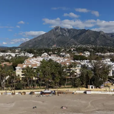 Venta de apartamento en planta media en The Golden Mile