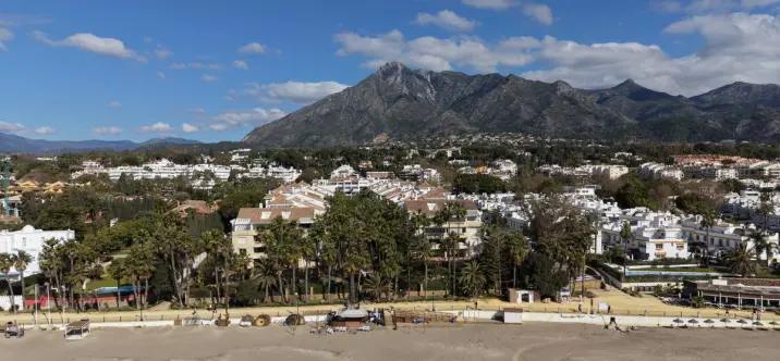 Venta de apartamento en planta media en The Golden Mile 4