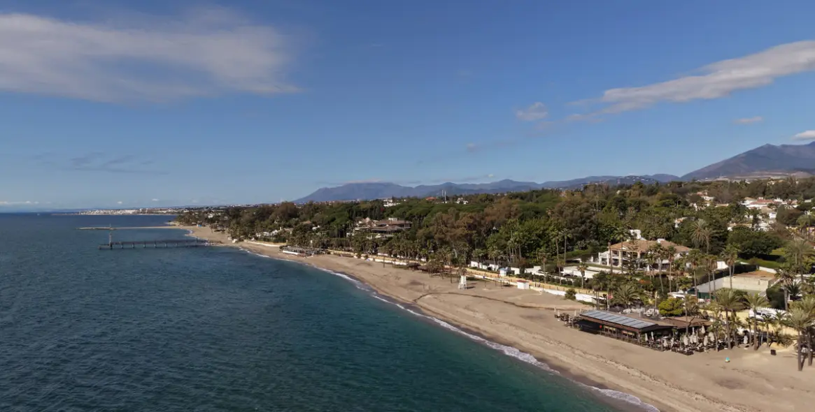 Sale of middle floor apartment in The Golden Mile 7