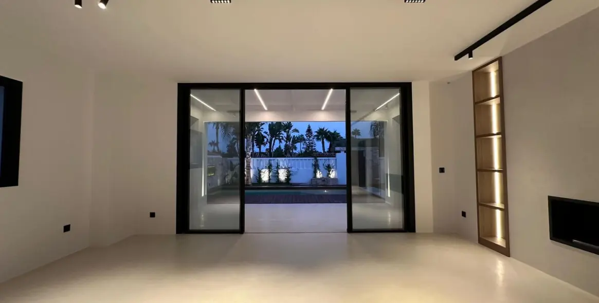 Sale of detached villa in Costalita 9