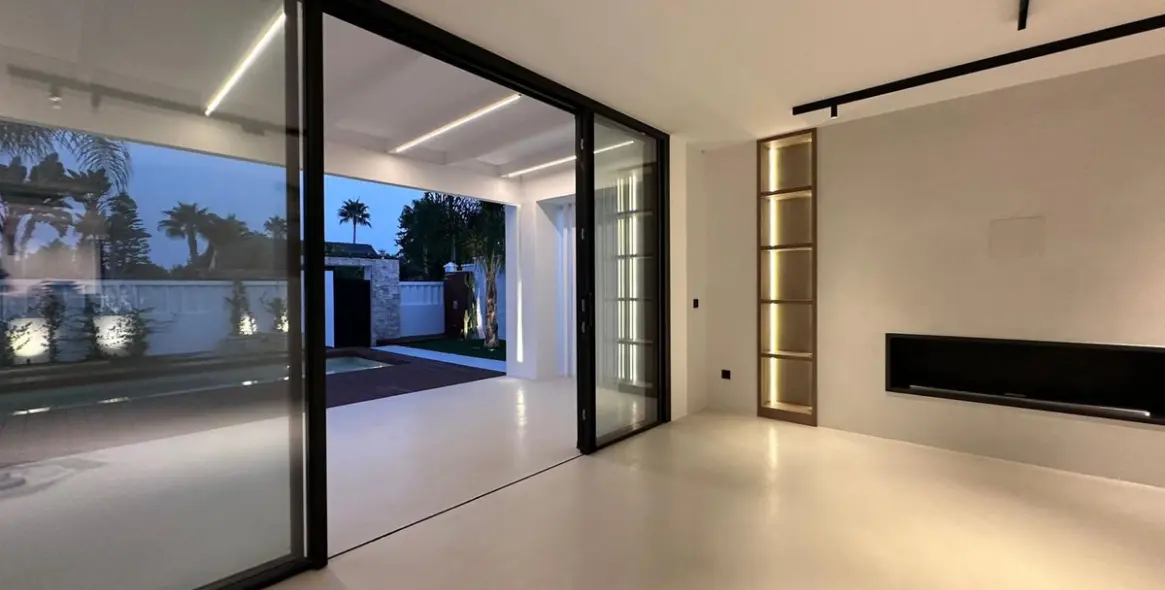 Sale of detached villa in Costalita 10