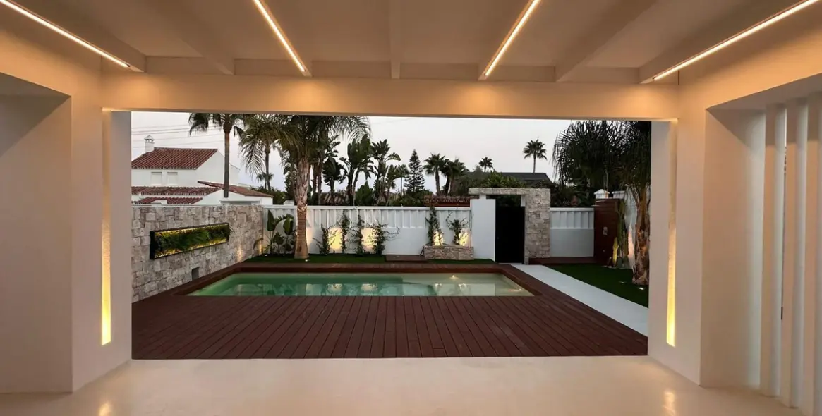 Sale of detached villa in Costalita 16