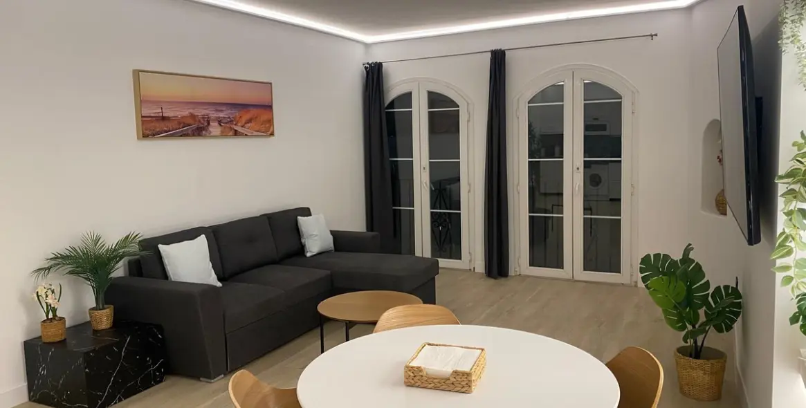Sale of middle floor apartment in Puerto Banús 2