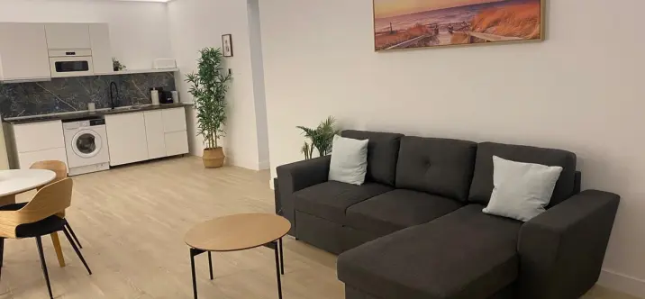 Venta de apartamento en planta media en Puerto Banús 2