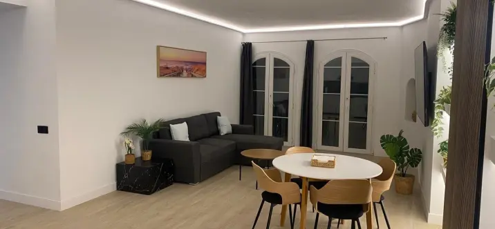 Venta de apartamento en planta media en Puerto Banús 3