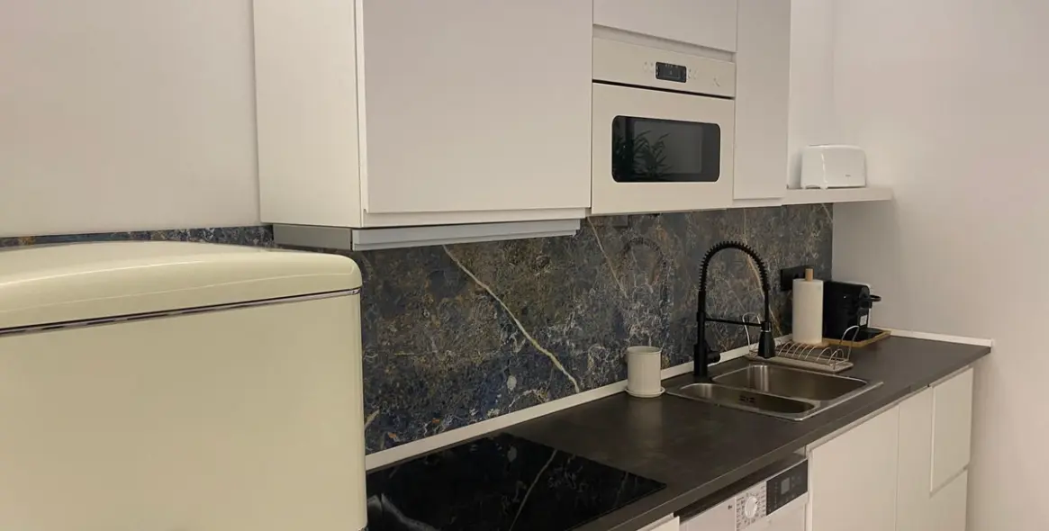 Sale of middle floor apartment in Puerto Banús 9