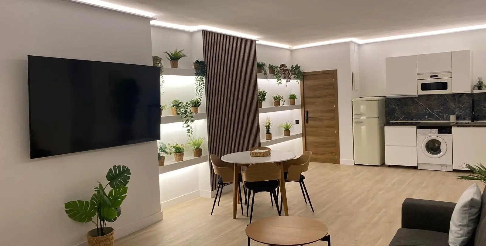Venta de apartamento en planta media en Puerto Banús 1