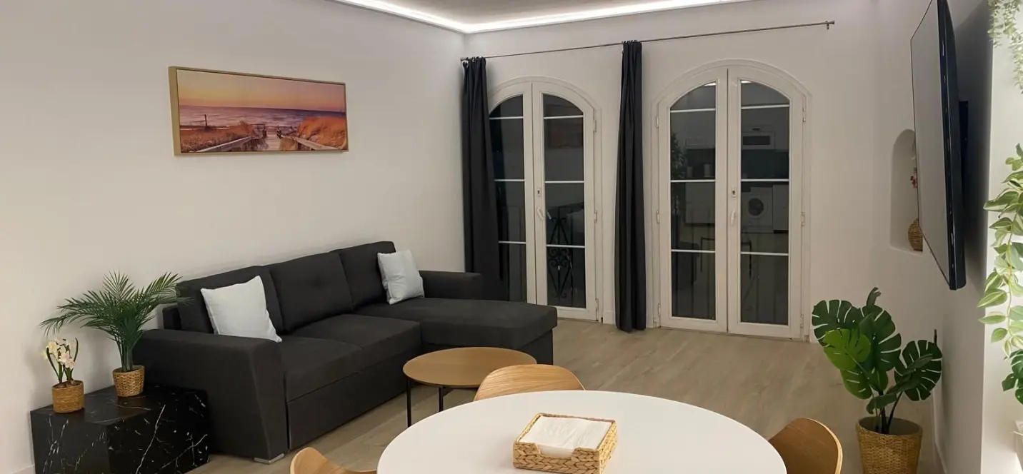 Venta de apartamento en planta media en Puerto Banús 1