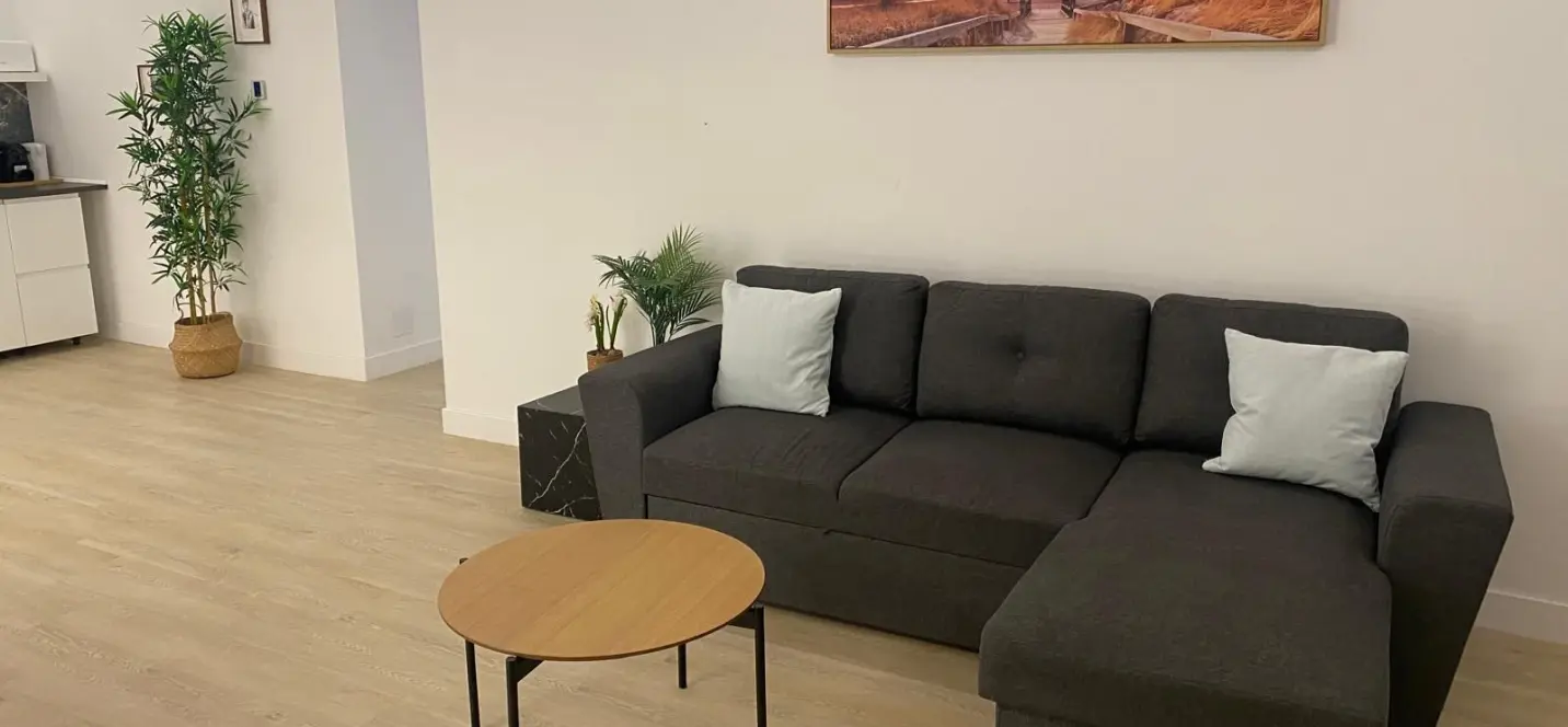 Venta de apartamento en planta media en Puerto Banús 4