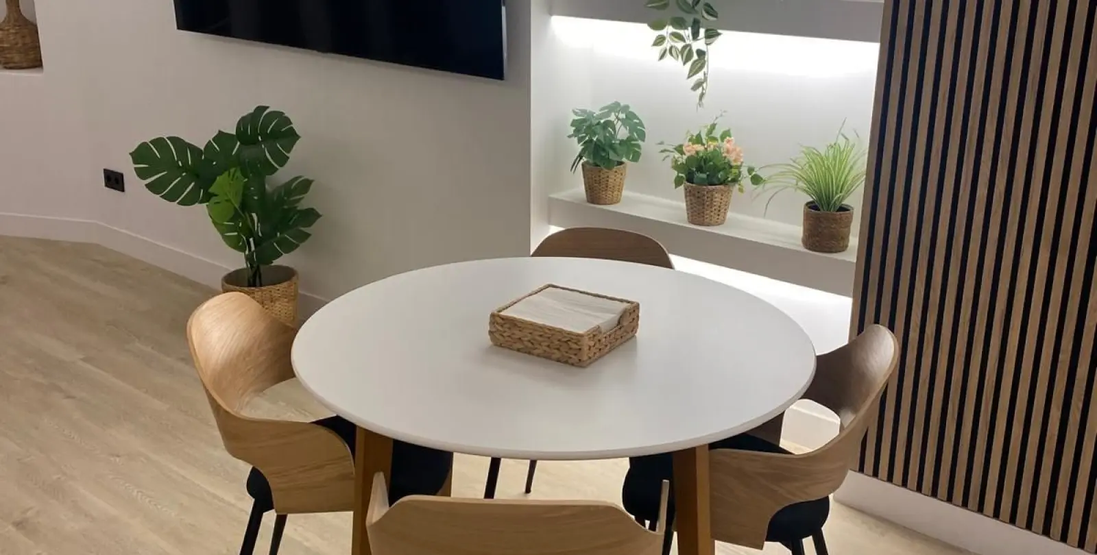 Venta de apartamento en planta media en Puerto Banús 6