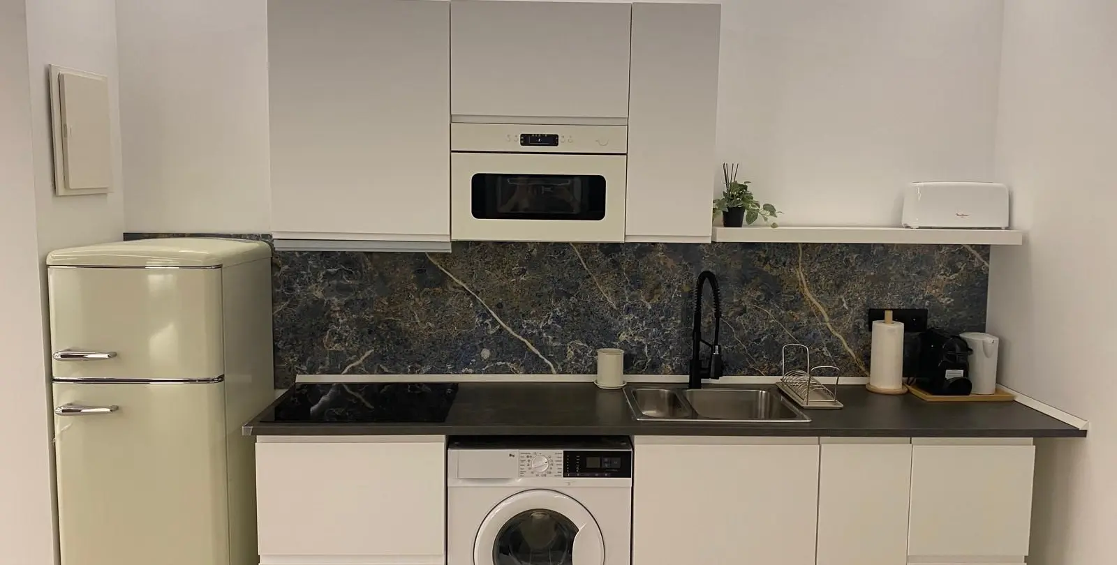 Venta de apartamento en planta media en Puerto Banús 7