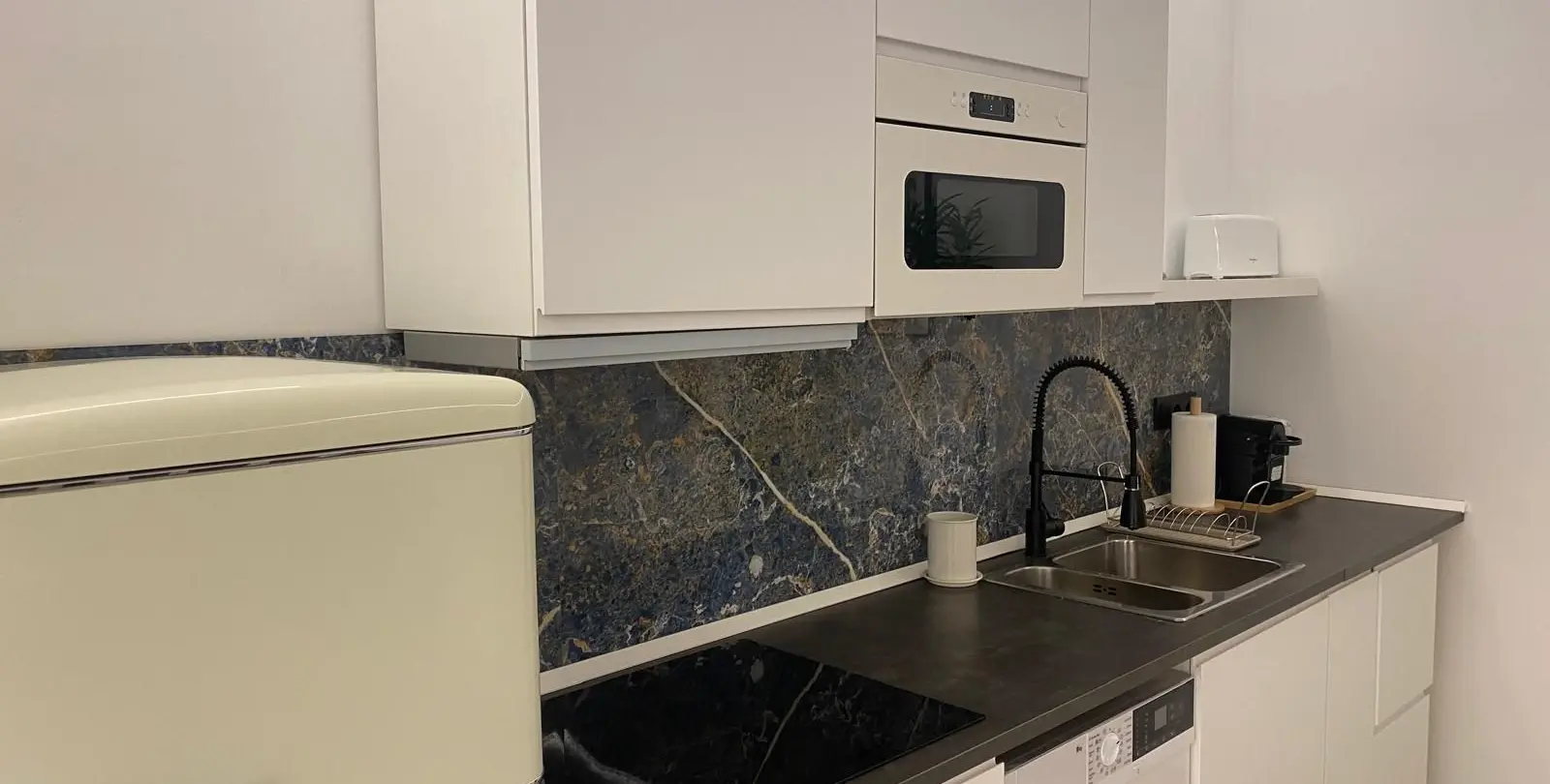 Venta de apartamento en planta media en Puerto Banús 9