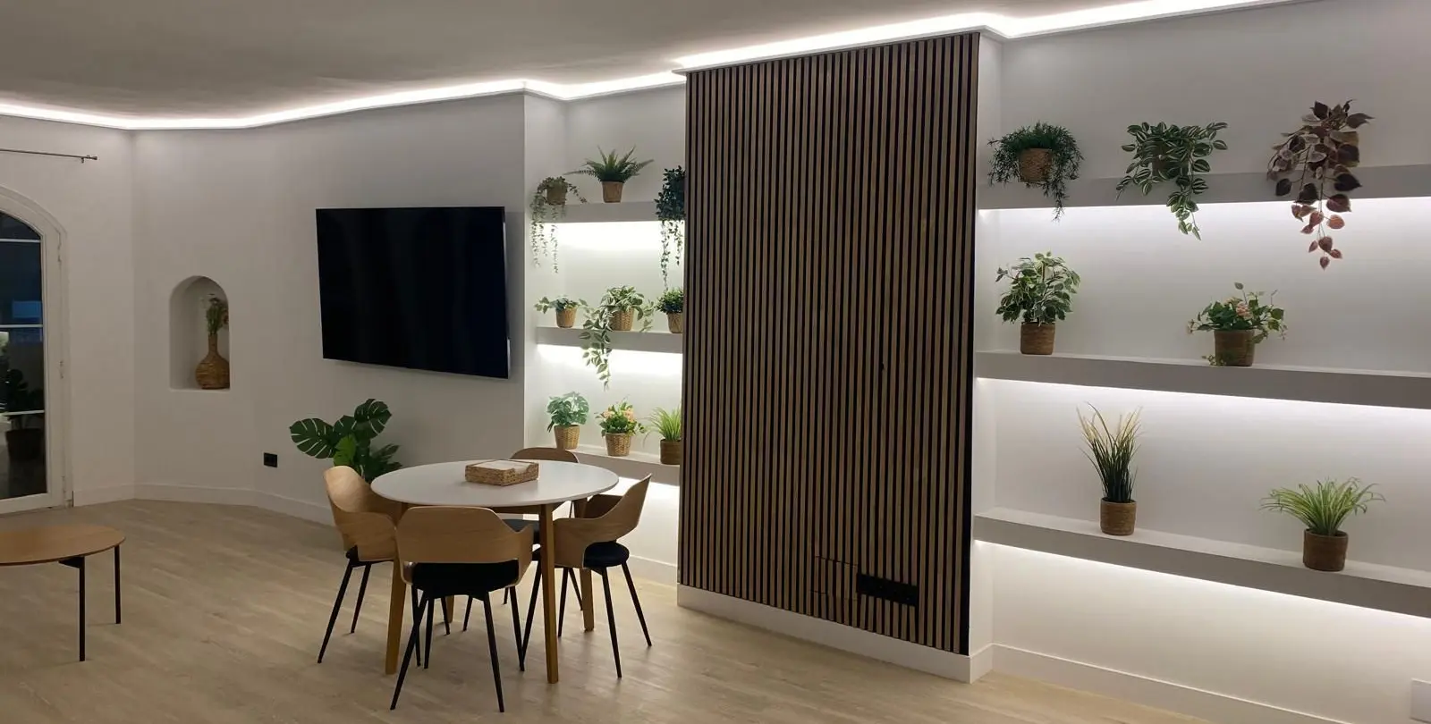 Venta de apartamento en planta media en Puerto Banús 19