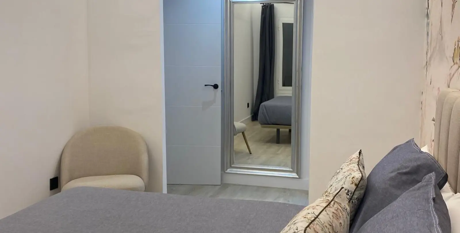 Venta de apartamento en planta media en Puerto Banús 22
