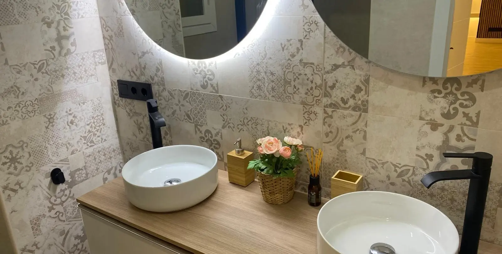 Venta de apartamento en planta media en Puerto Banús 25