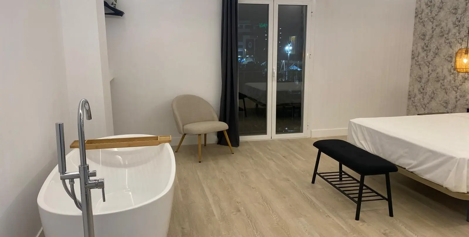 Venta de apartamento en planta media en Puerto Banús 33