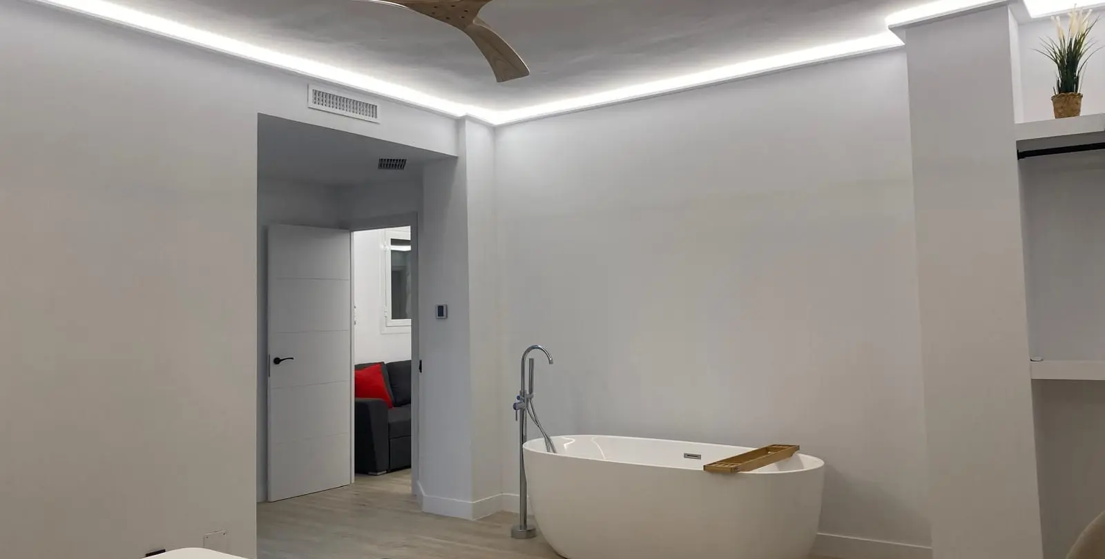 Venta de apartamento en planta media en Puerto Banús 35