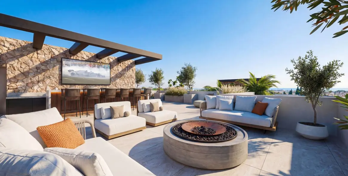 Sale of detached villa in New Golden Mile 26
