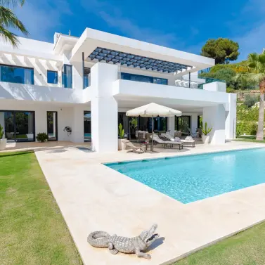 Venta de villa independiente en Nueva Andalucía