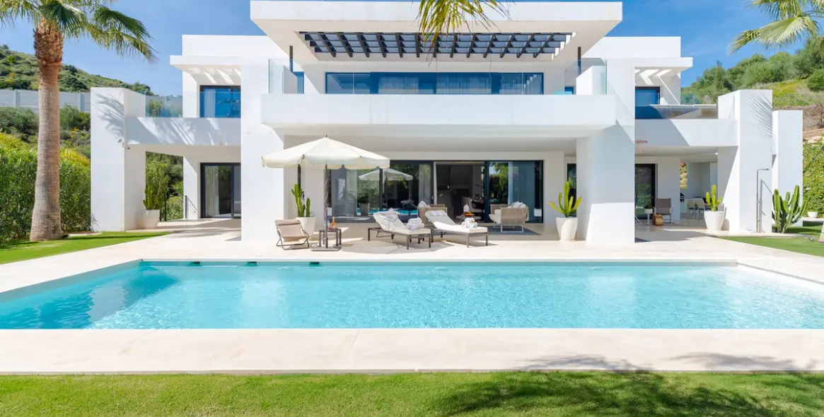 Venta de villa independiente en Nueva Andalucía 2