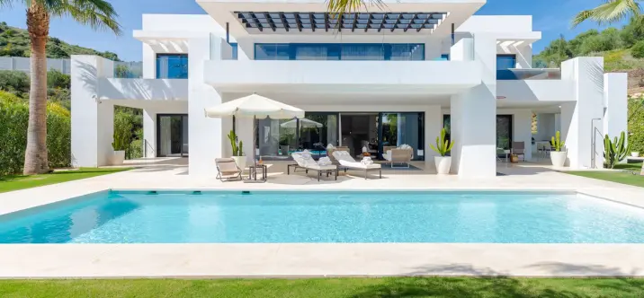 Venta de villa independiente en Nueva Andalucía 1