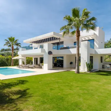 Venta de villa independiente en Nueva Andalucía
