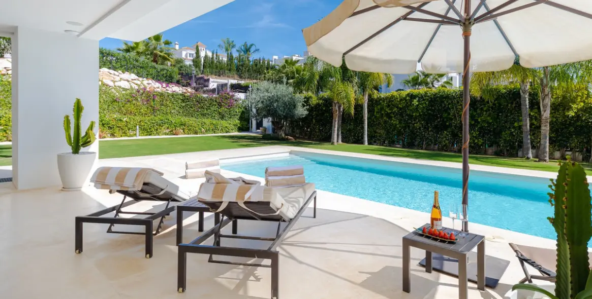 Venta de villa independiente en Nueva Andalucía 4