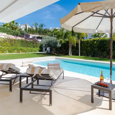 Venta de villa independiente en Nueva Andalucía