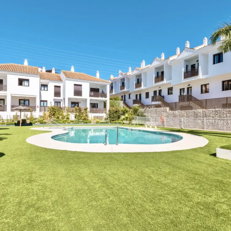 Long-term rent of townhouse in Riviera del Sol