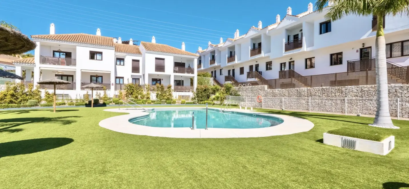 Long-term rent of townhouse in Riviera del Sol 0