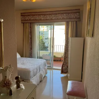 Venta de apartamento en planta media en Estepona