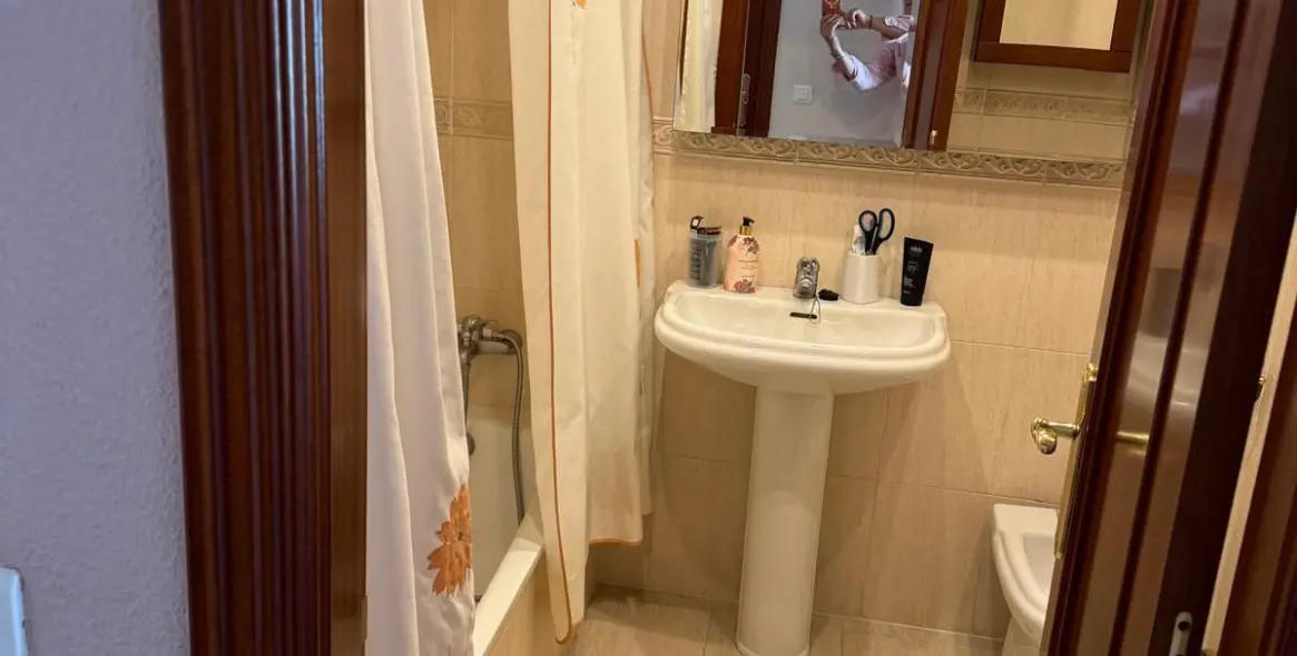 Venta de apartamento en planta media en Estepona 5