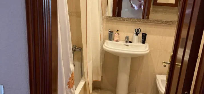 Venta de apartamento en planta media en Estepona 4