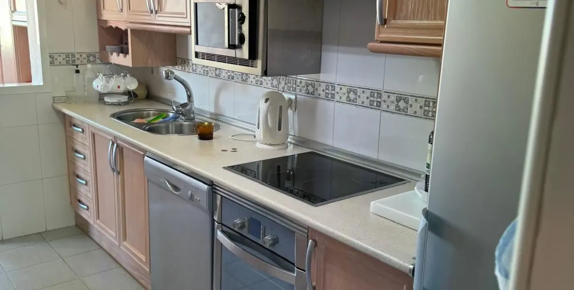 Venta de apartamento en planta media en Estepona 9