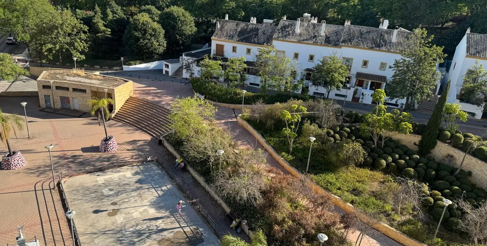 Sale of middle floor apartment in Estepona 2