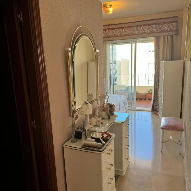 Продажа апартаментов на среднем этаже в Estepona