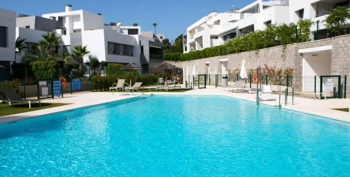 Sale of ground floor apartment in Estepona 1