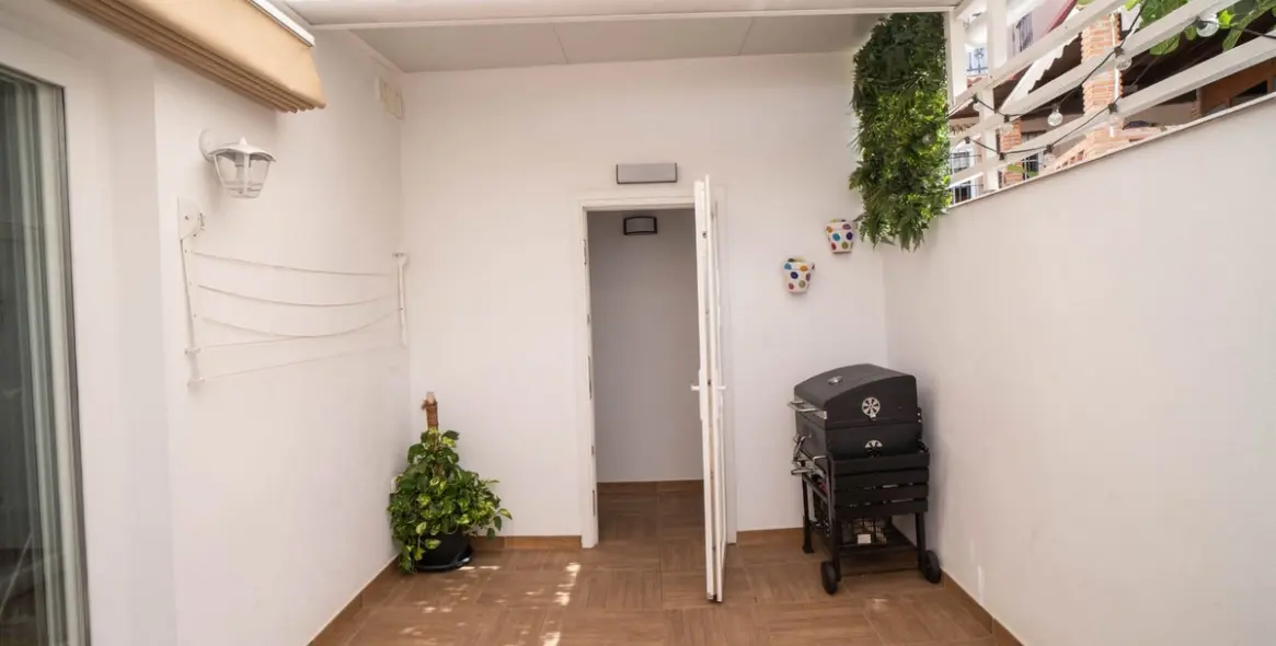 Sale of semi-detached house in Las Lagunas 6