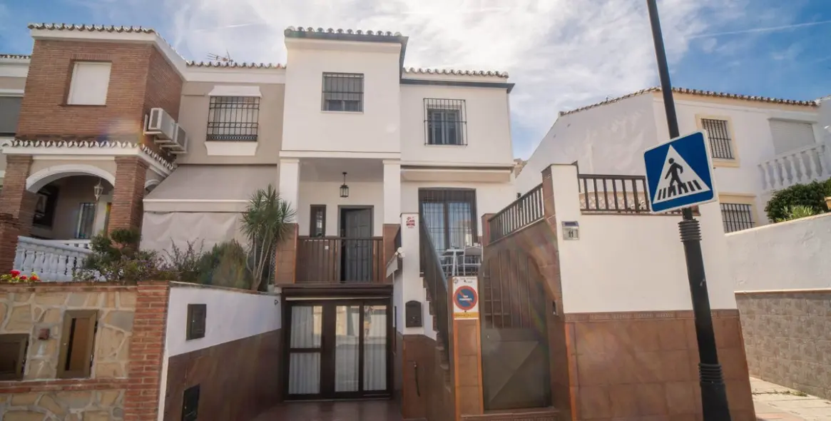 Sale of semi-detached house in Las Lagunas 16