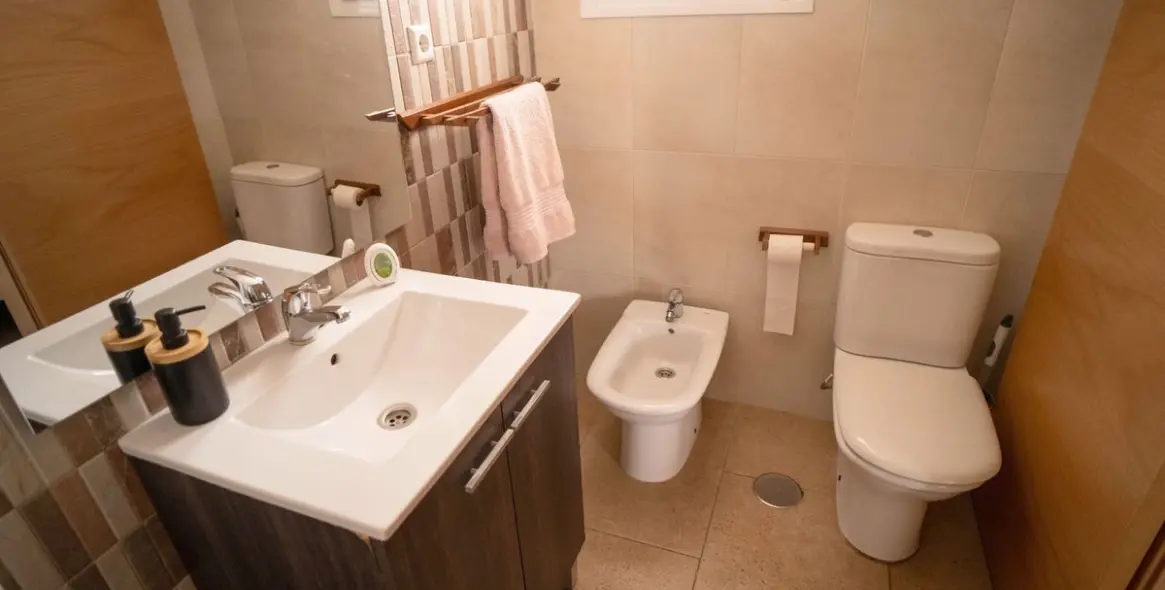 Sale of semi-detached house in Las Lagunas 24