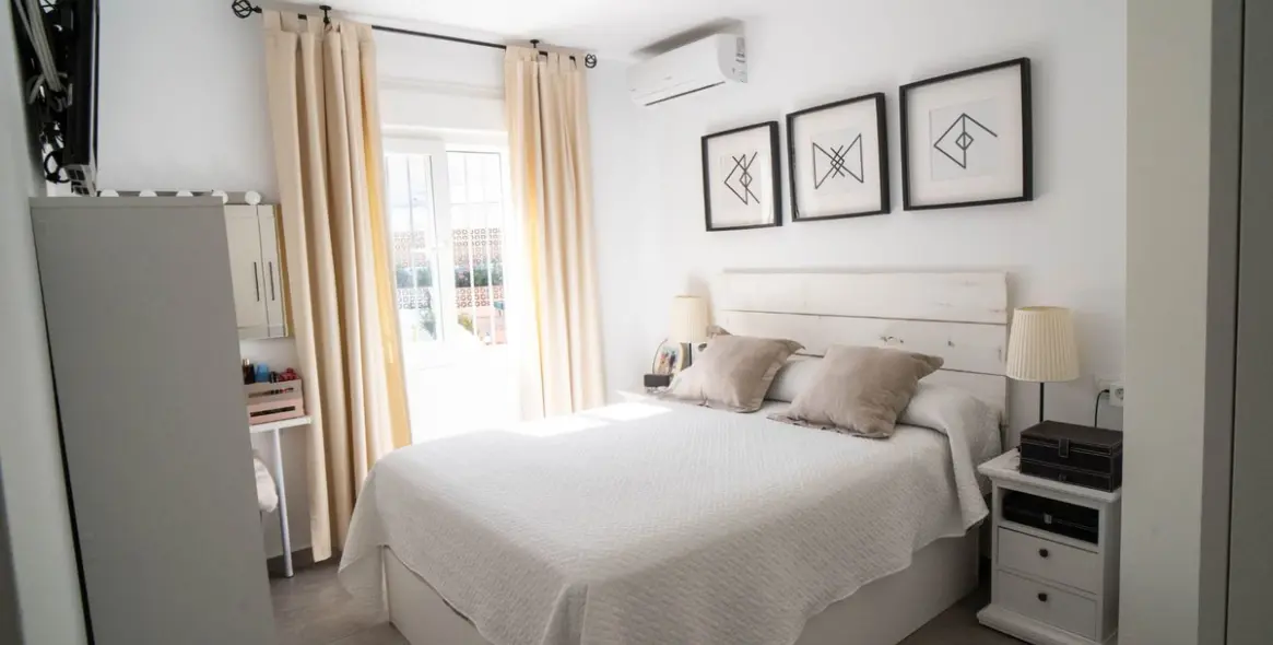 Sale of semi-detached house in Las Lagunas 30