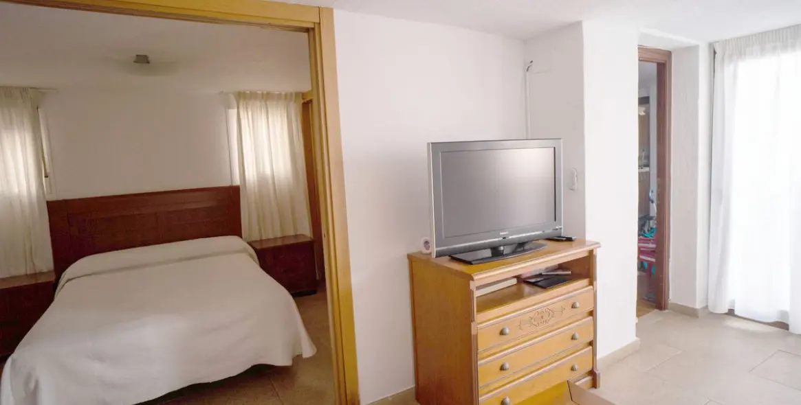 Sale of semi-detached house in Las Lagunas 33