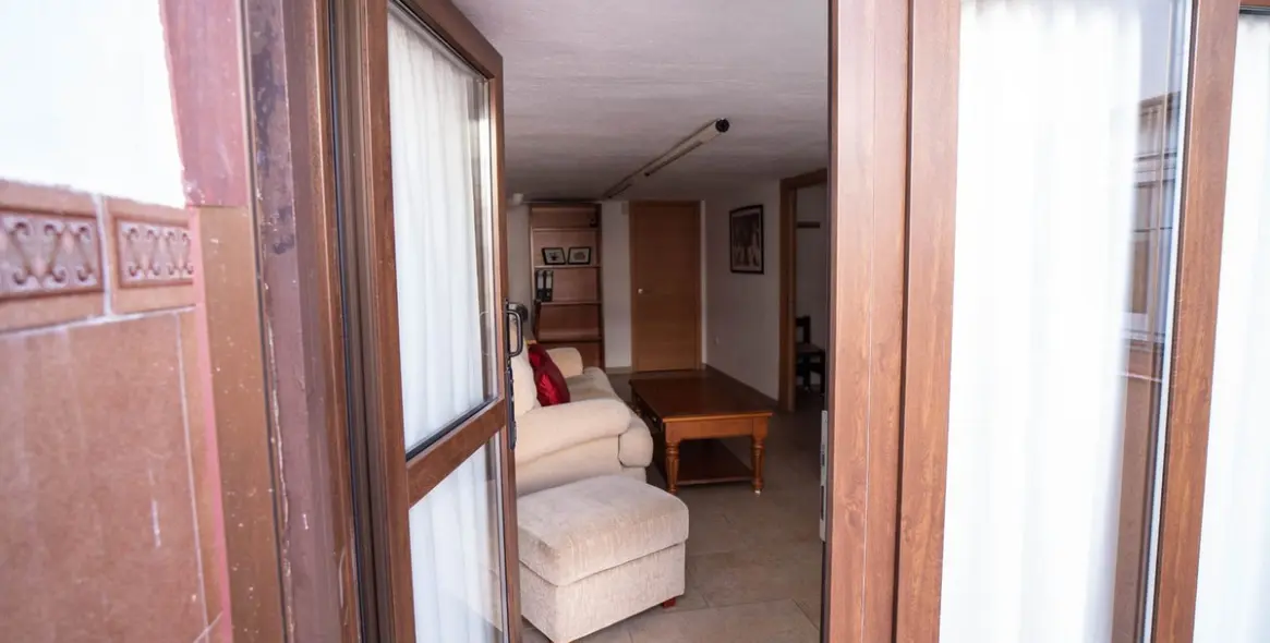 Sale of semi-detached house in Las Lagunas 38