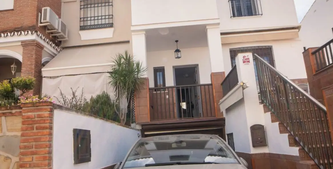 Sale of semi-detached house in Las Lagunas 42