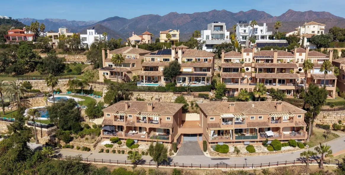 Sale of duplex in La Mairena 3