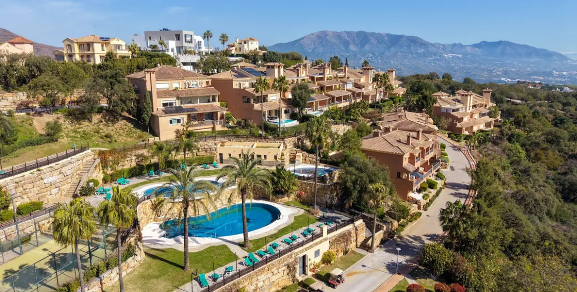 Sale of duplex in La Mairena 4