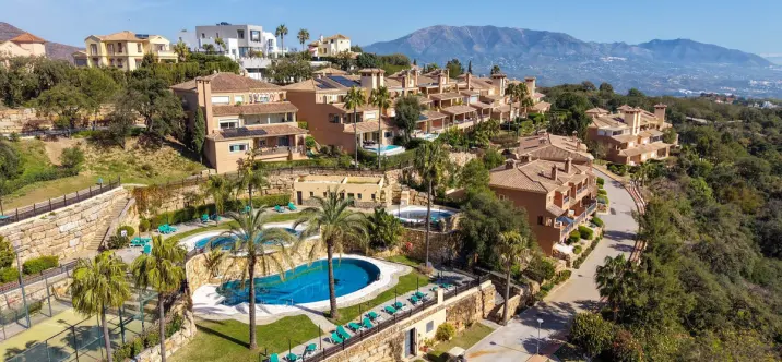 Sale of duplex in La Mairena 3