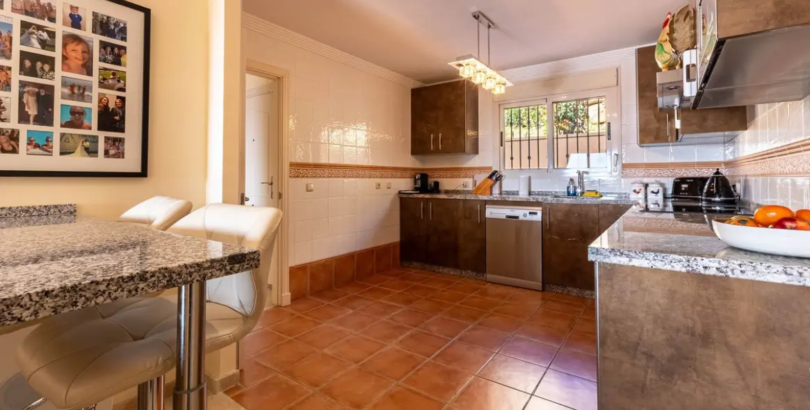 Sale of duplex in La Mairena 16