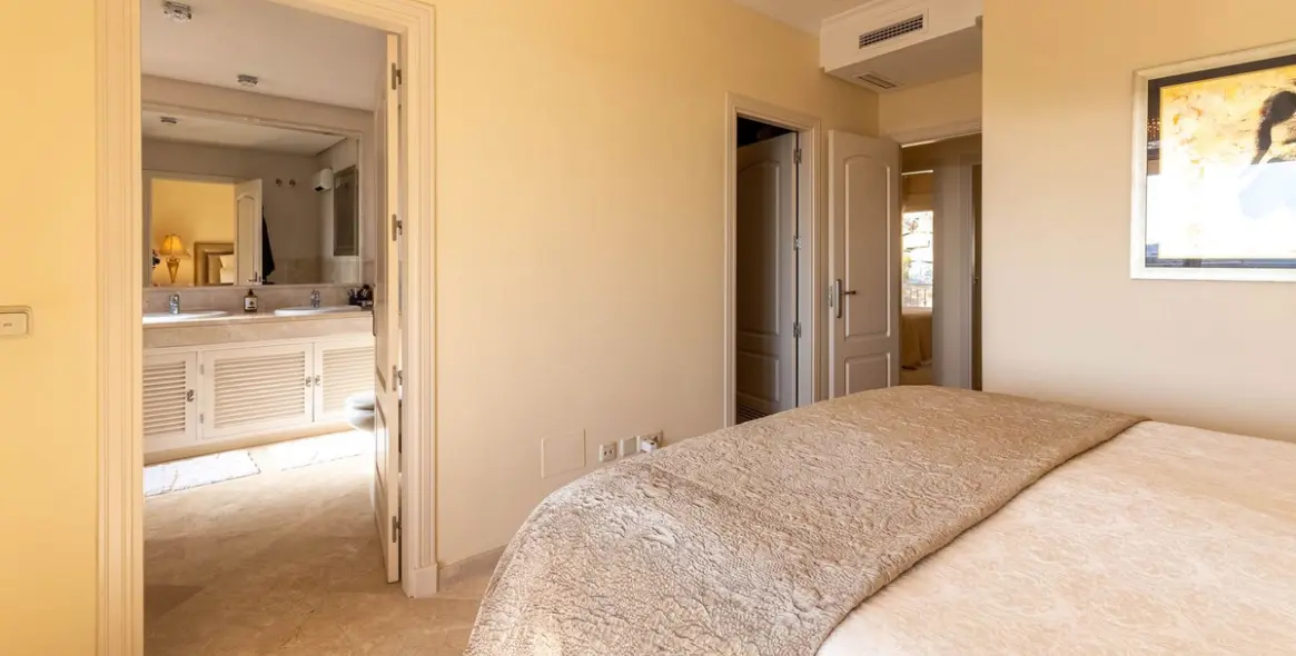 Sale of duplex in La Mairena 18